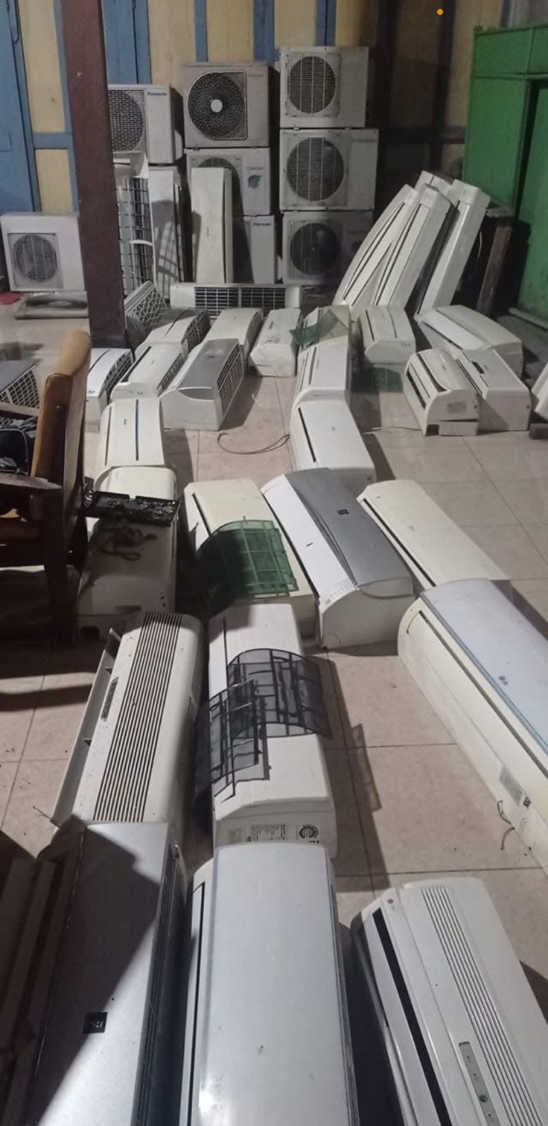Stok unit AC indoor dan outdoor