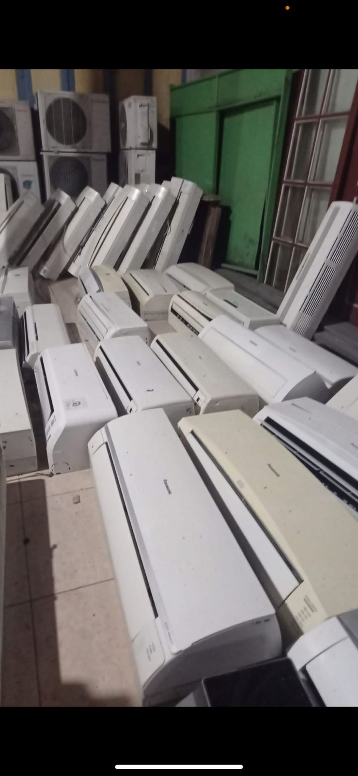 Koleksi unit AC indoor siap pasang